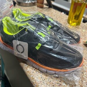 4TRUNR Men's Athletic Shoes - Black and Orange